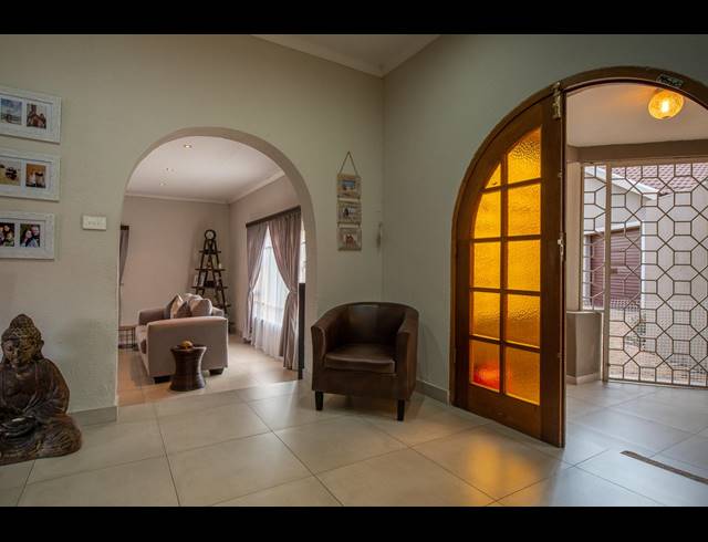 3 BEDROOM FREEHOLD SOLD IN MULBARTON